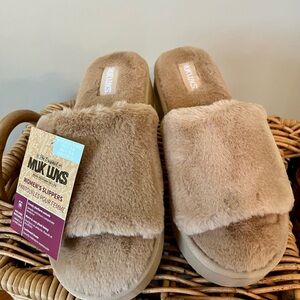 Muk Luks Women's Beige Plush Slippers
